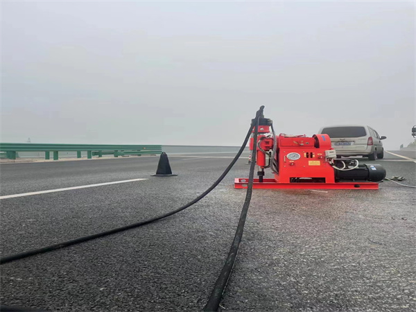 元宝山马路路基路面开裂下沉注浆加固灌浆